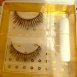 Battington Lashes and glue